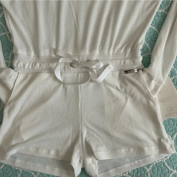 Elegant White Ribbed Bodysuit - Picture 3 of 9